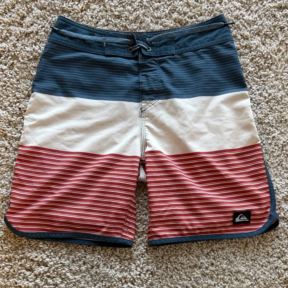 Quiksilver youth boys Blue, White & Red Striped Board Shorts size 25